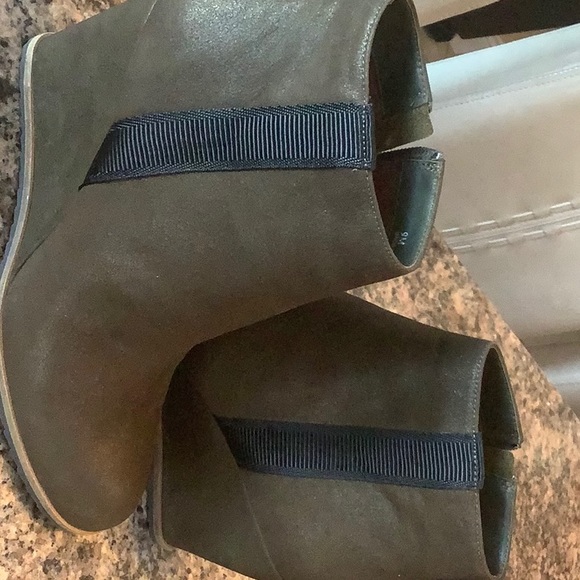 hedy chelsea bootie linea paolo